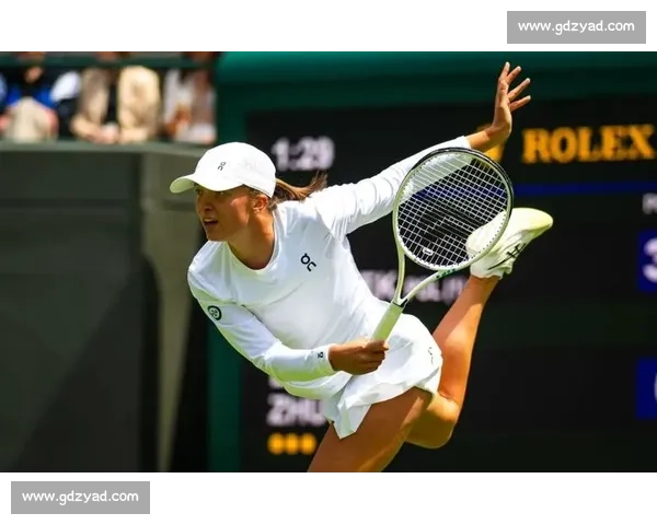 温网首日创 32.3℃历史高温！斯瓦泰克训练汗如雨下