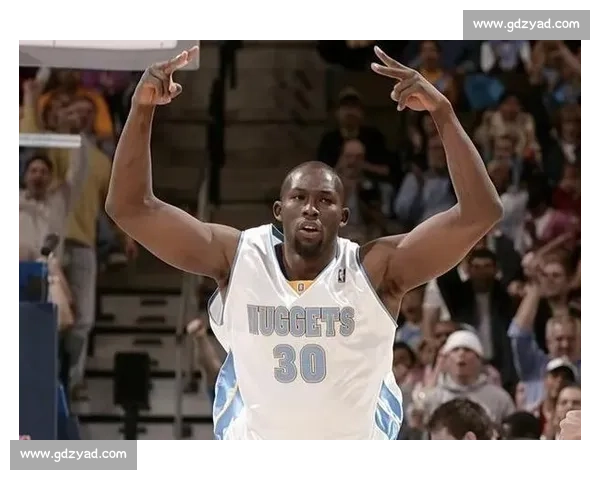 比斯利盛赞埃文斯篮板超魔兽：单场 20 板如探囊取物